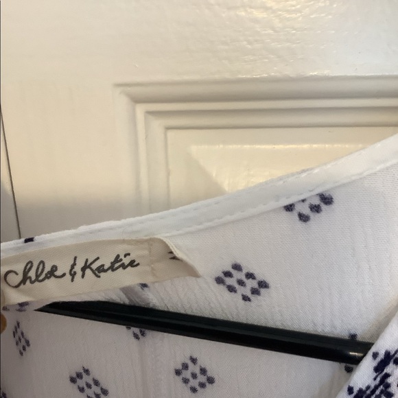 Chloe & Katie woman’s tribal pattern shorts romper. Size M - Picture 4 of 5